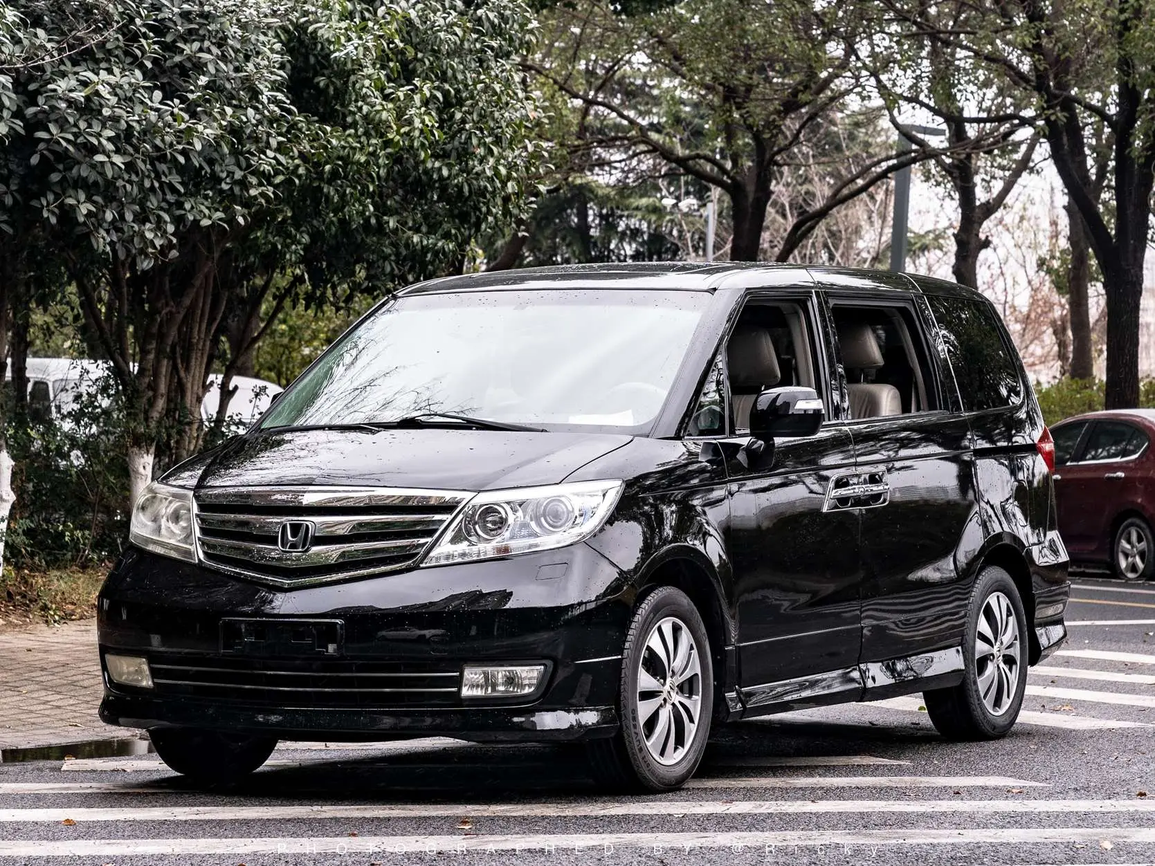 Honda Elysion (Alison)  из Китая