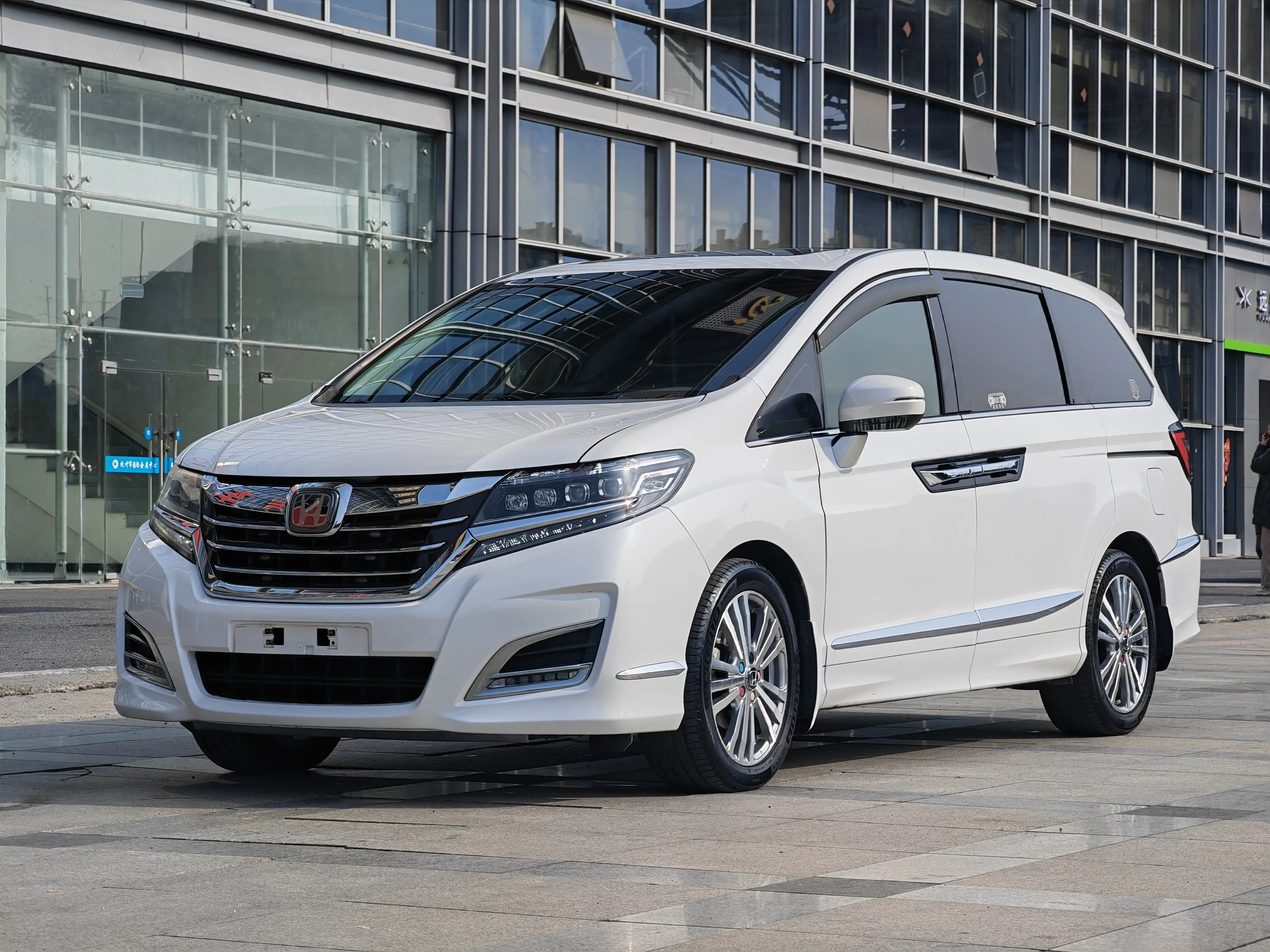 Honda Elysion (Alison)  из Китая