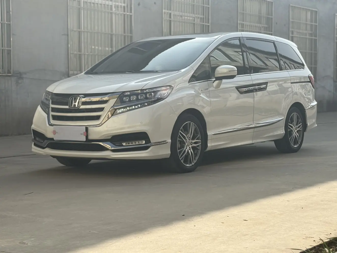 Honda Elysion (Alison)  из Китая