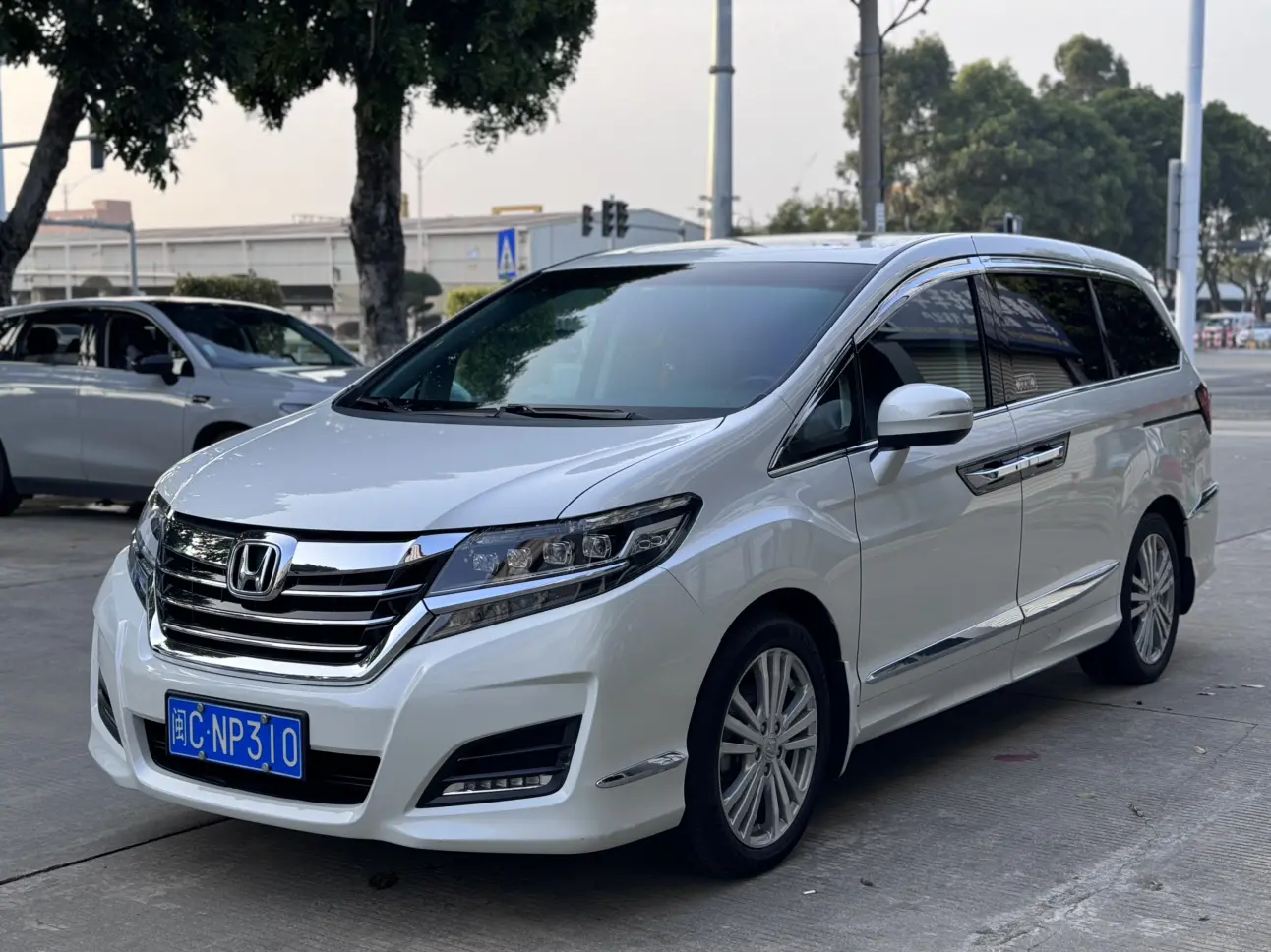 Honda Elysion (Alison)  из Китая