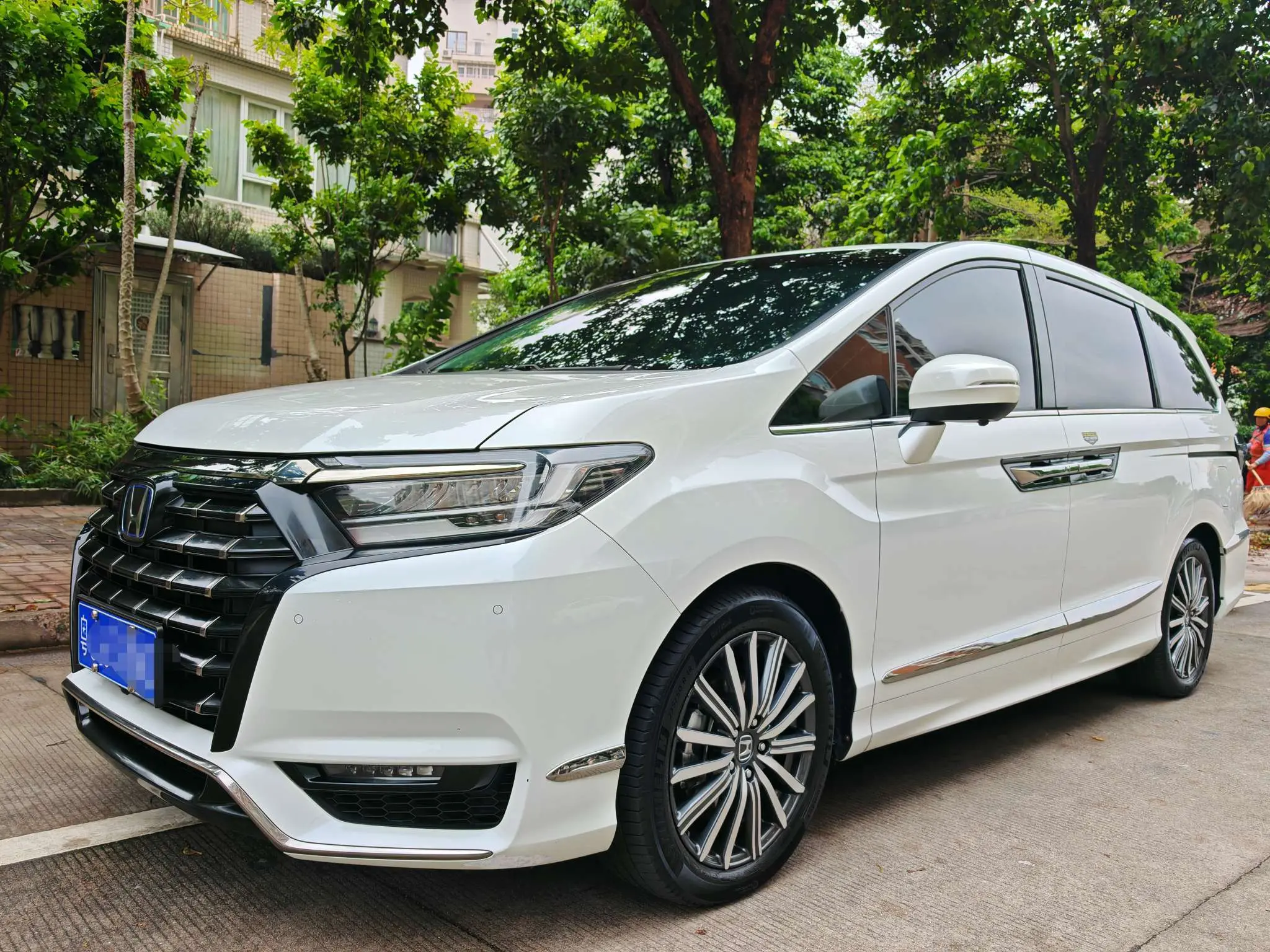 Honda Elysion (Alison)  из Китая