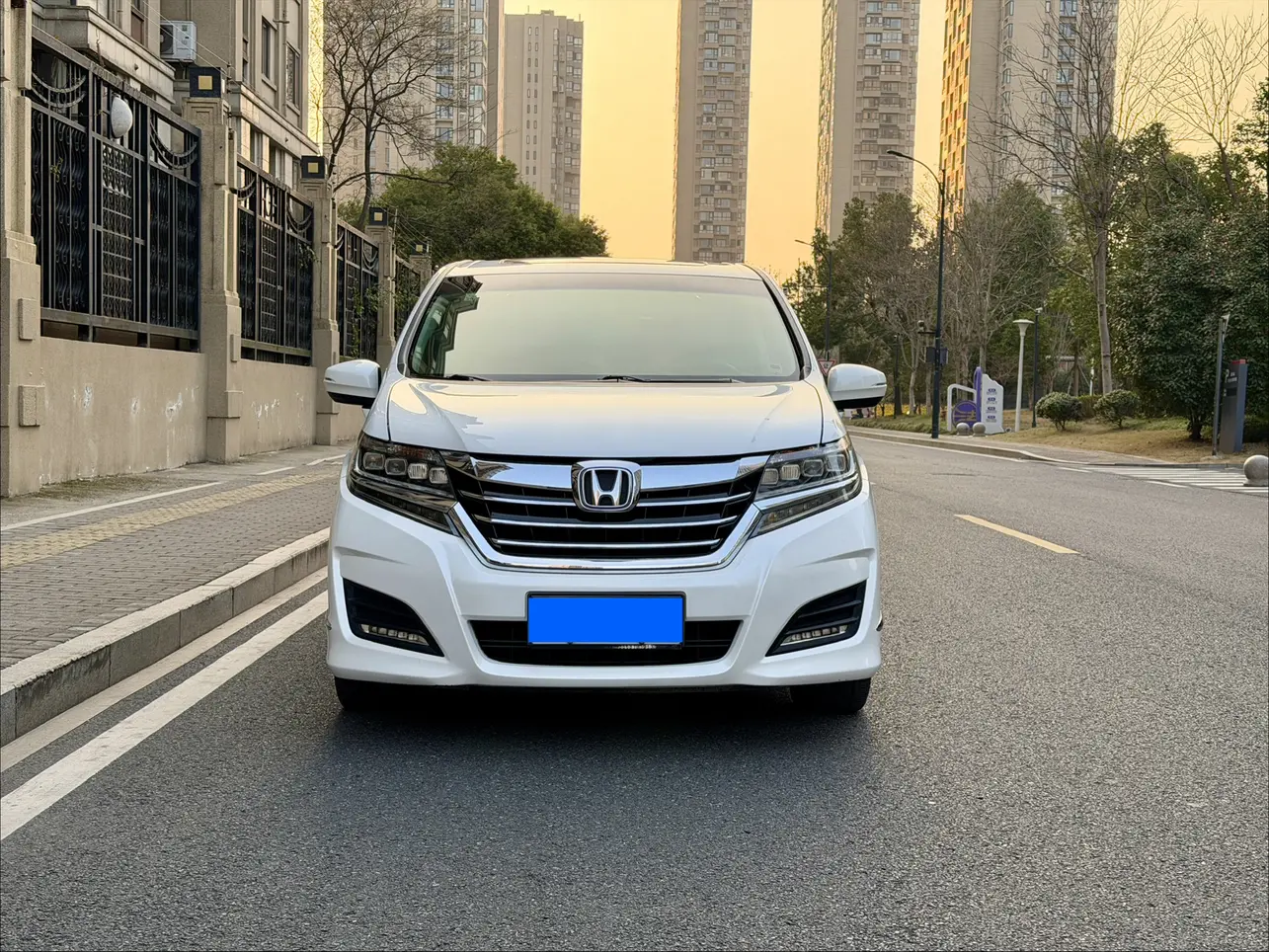 Honda Elysion (Alison)  из Китая