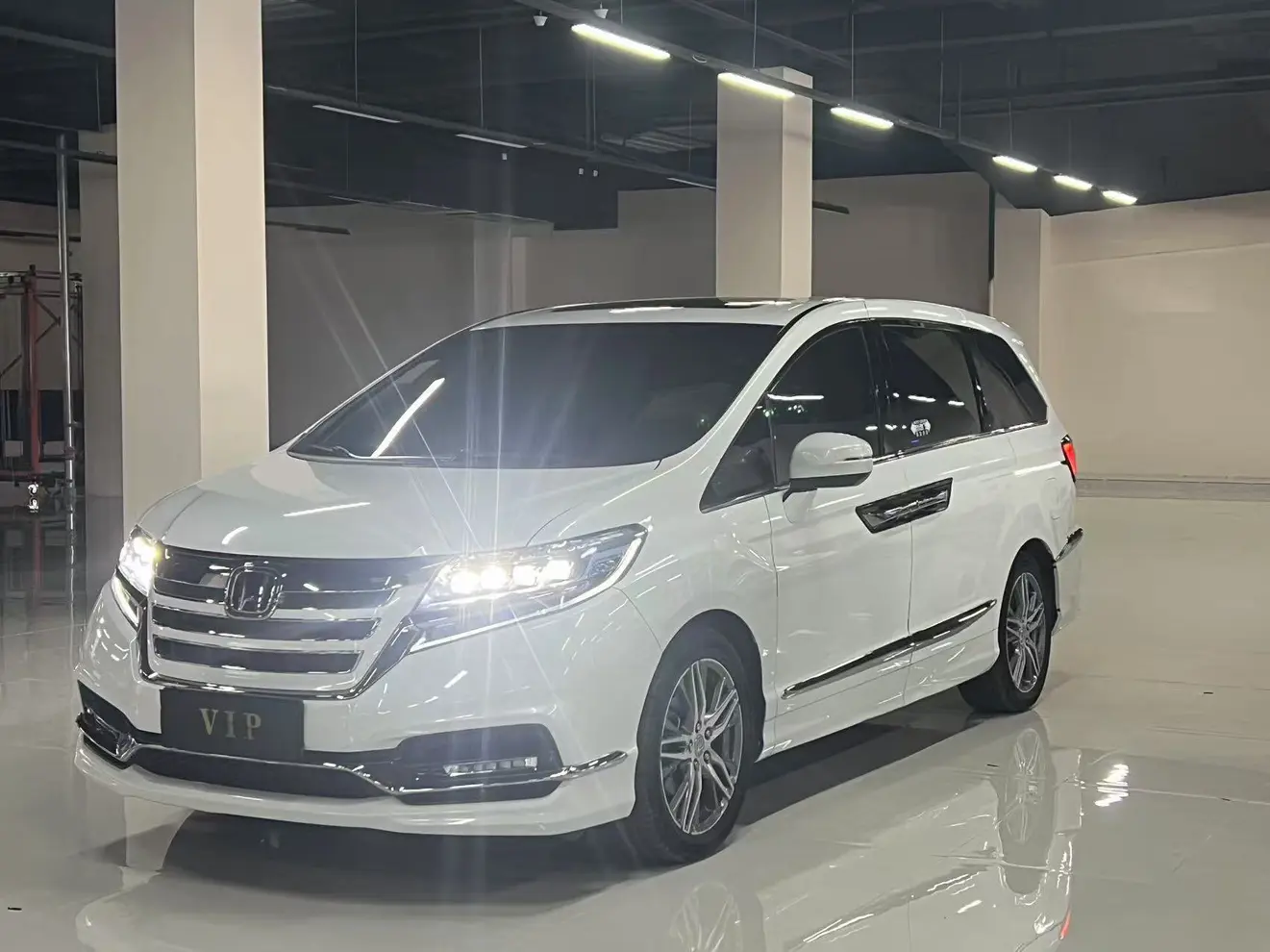 Honda Elysion (Alison)  из Китая