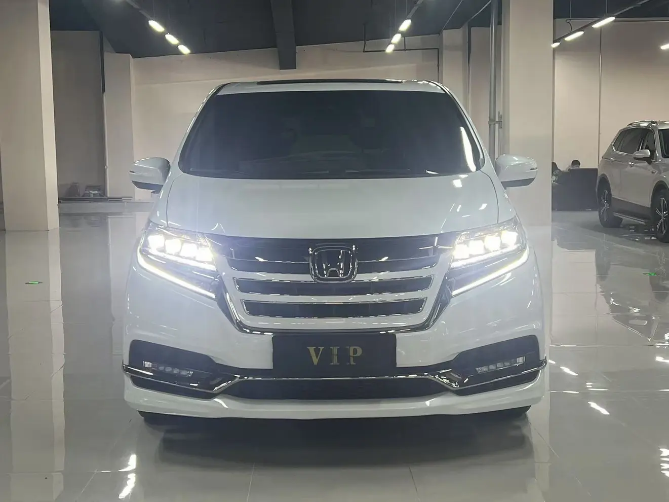 Honda Elysion (Alison)  из Китая