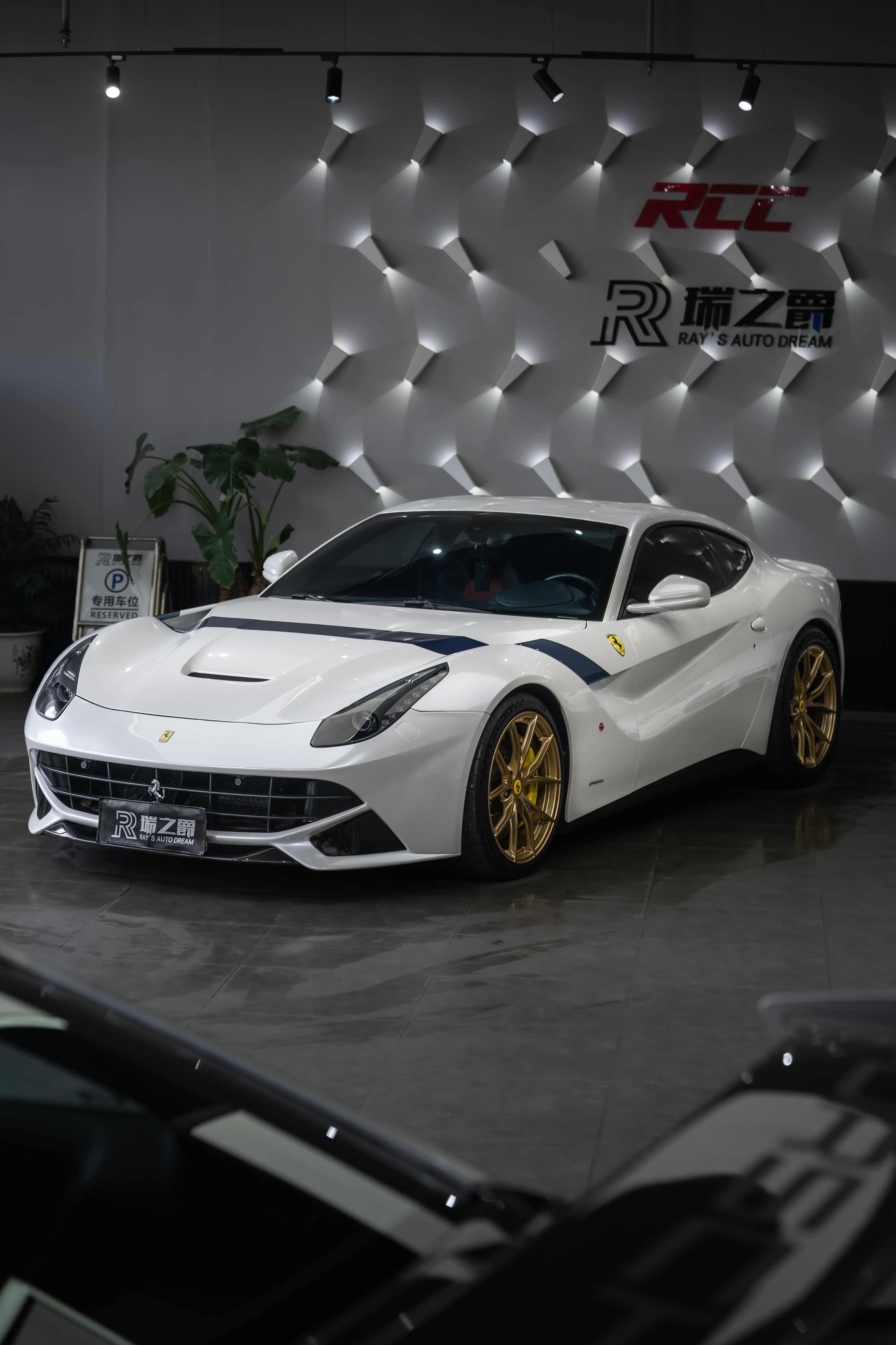 Ferrari F12berlinetta  из Китая