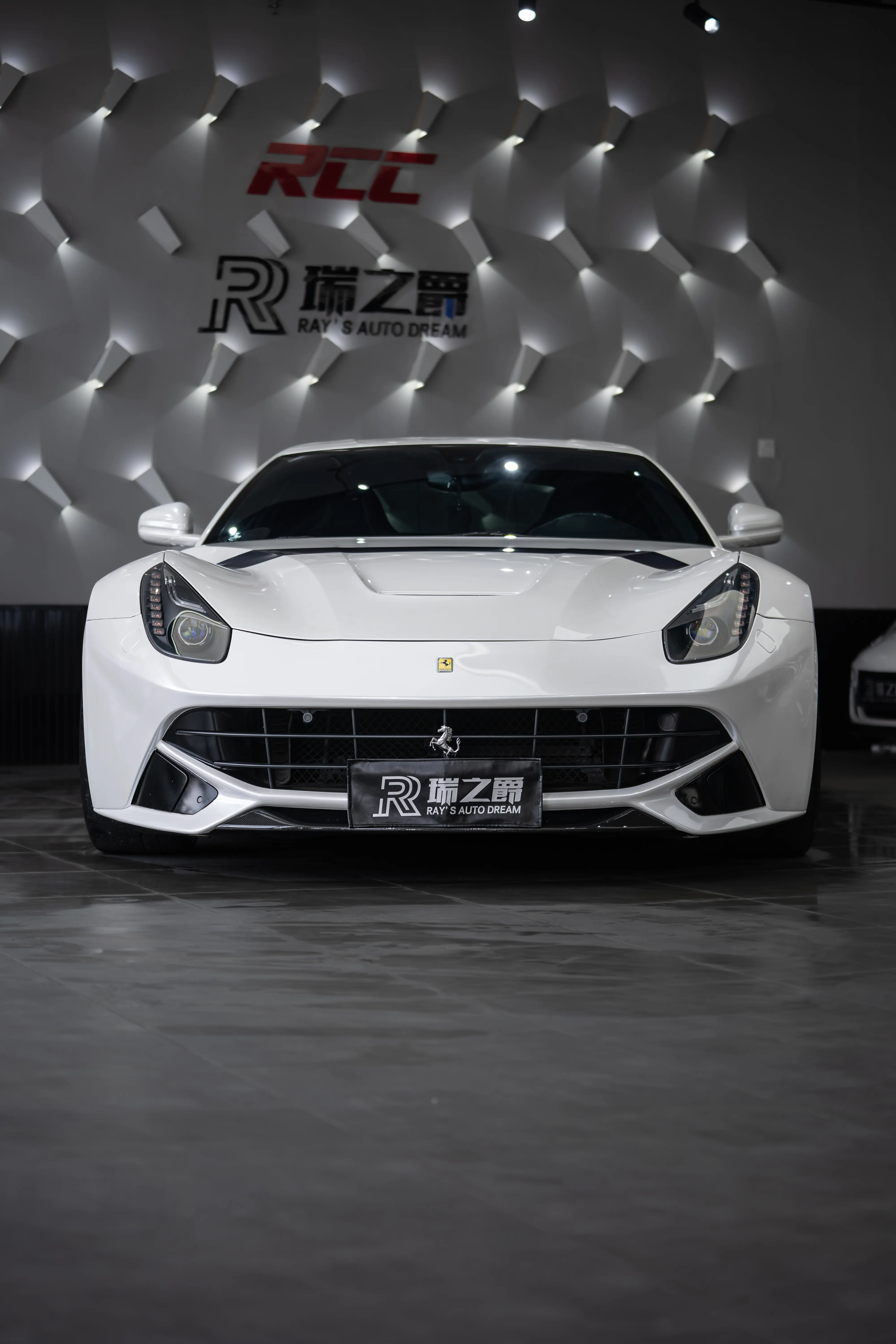 Ferrari F12berlinetta  из Китая