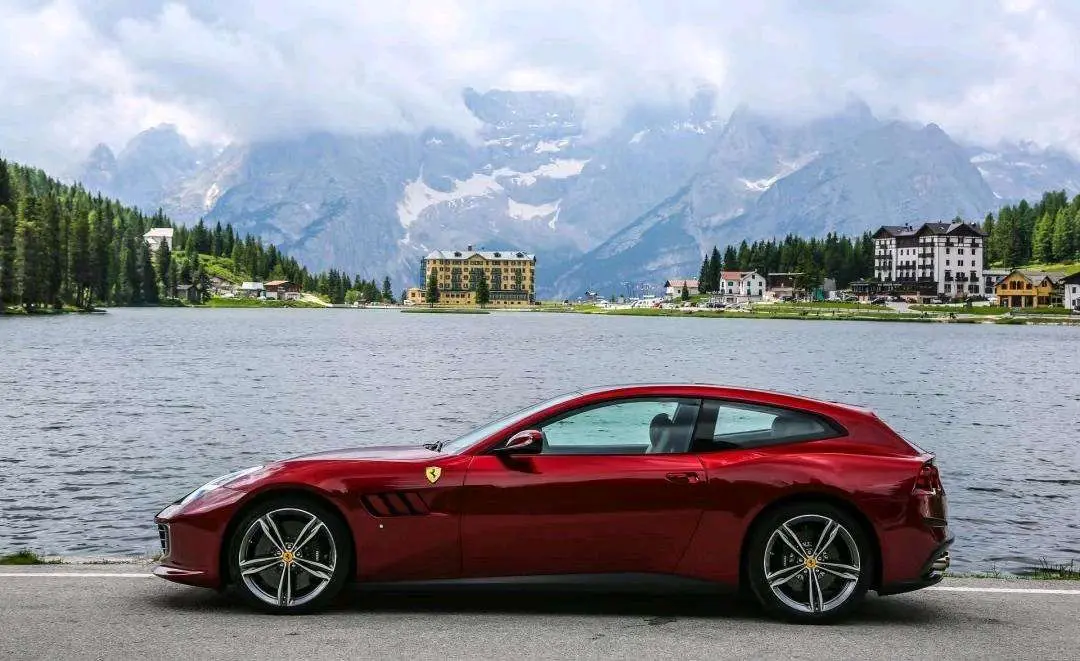 Ferrari GTC4Lusso  из Китая