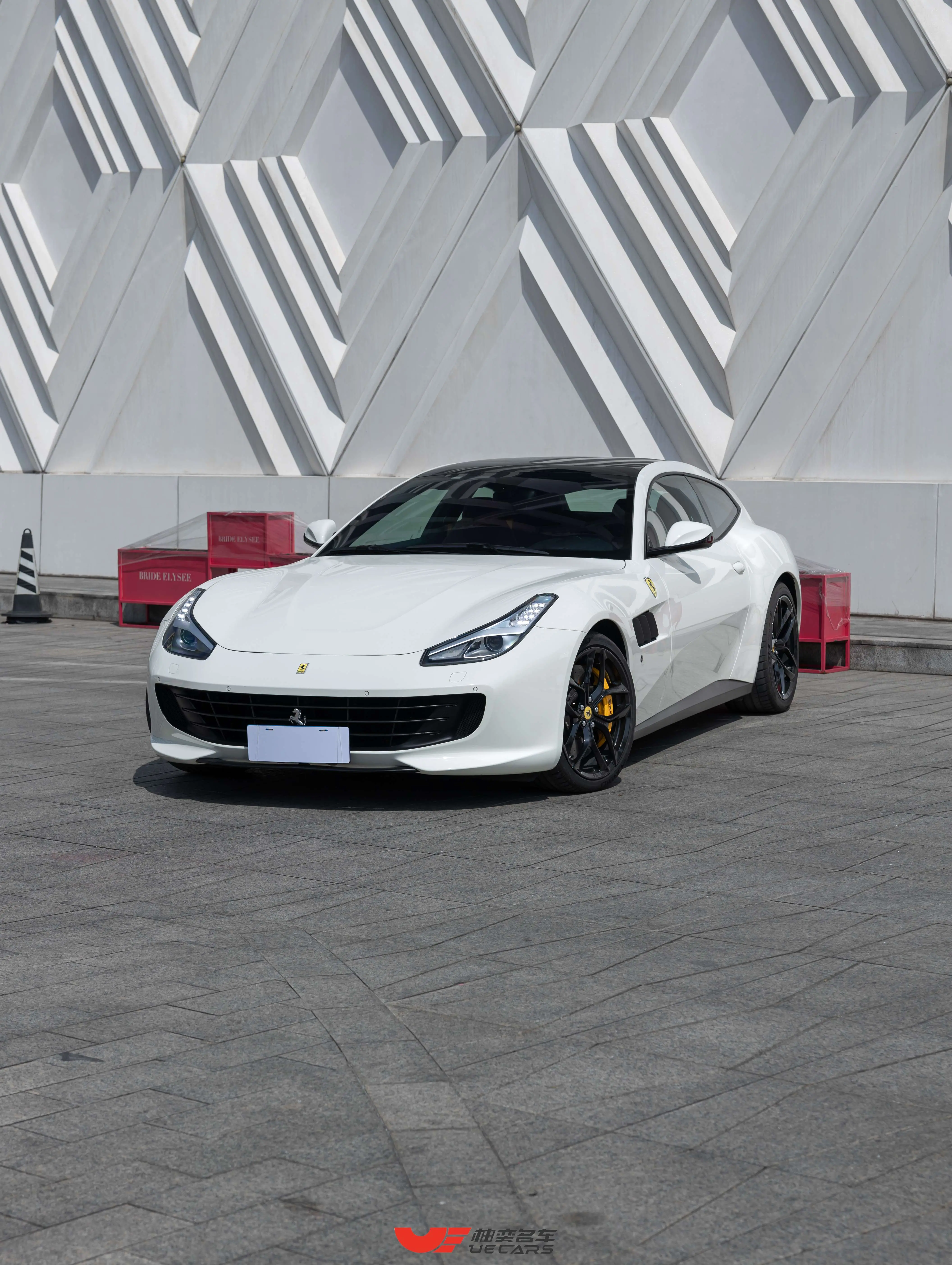 Ferrari GTC4Lusso  из Китая