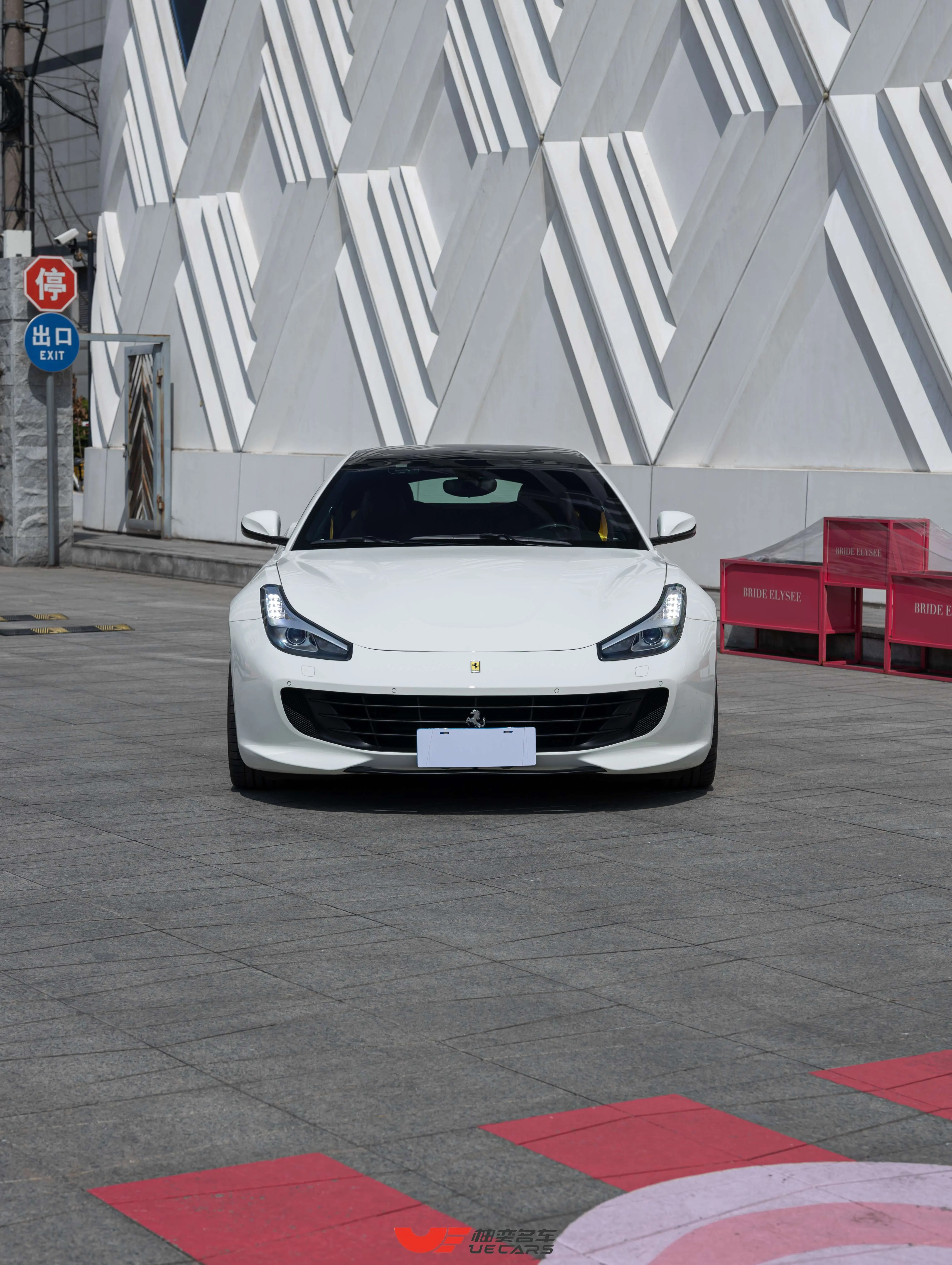 Ferrari GTC4Lusso  из Китая