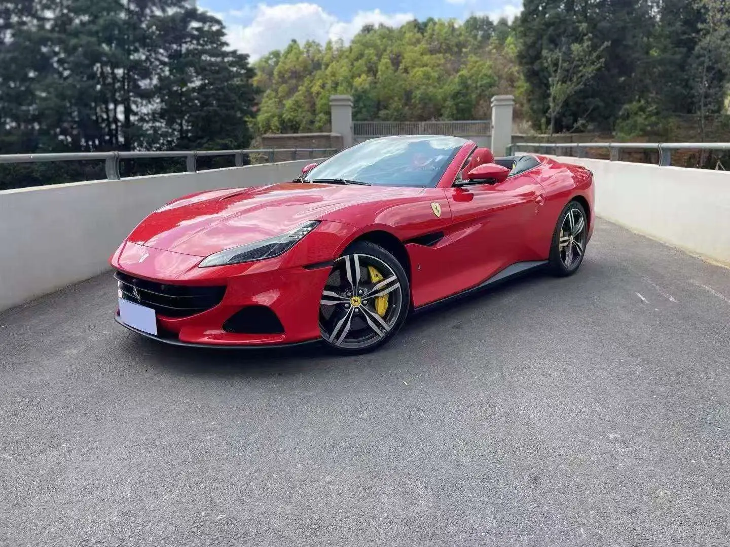 Ferrari Portofino  из Китая