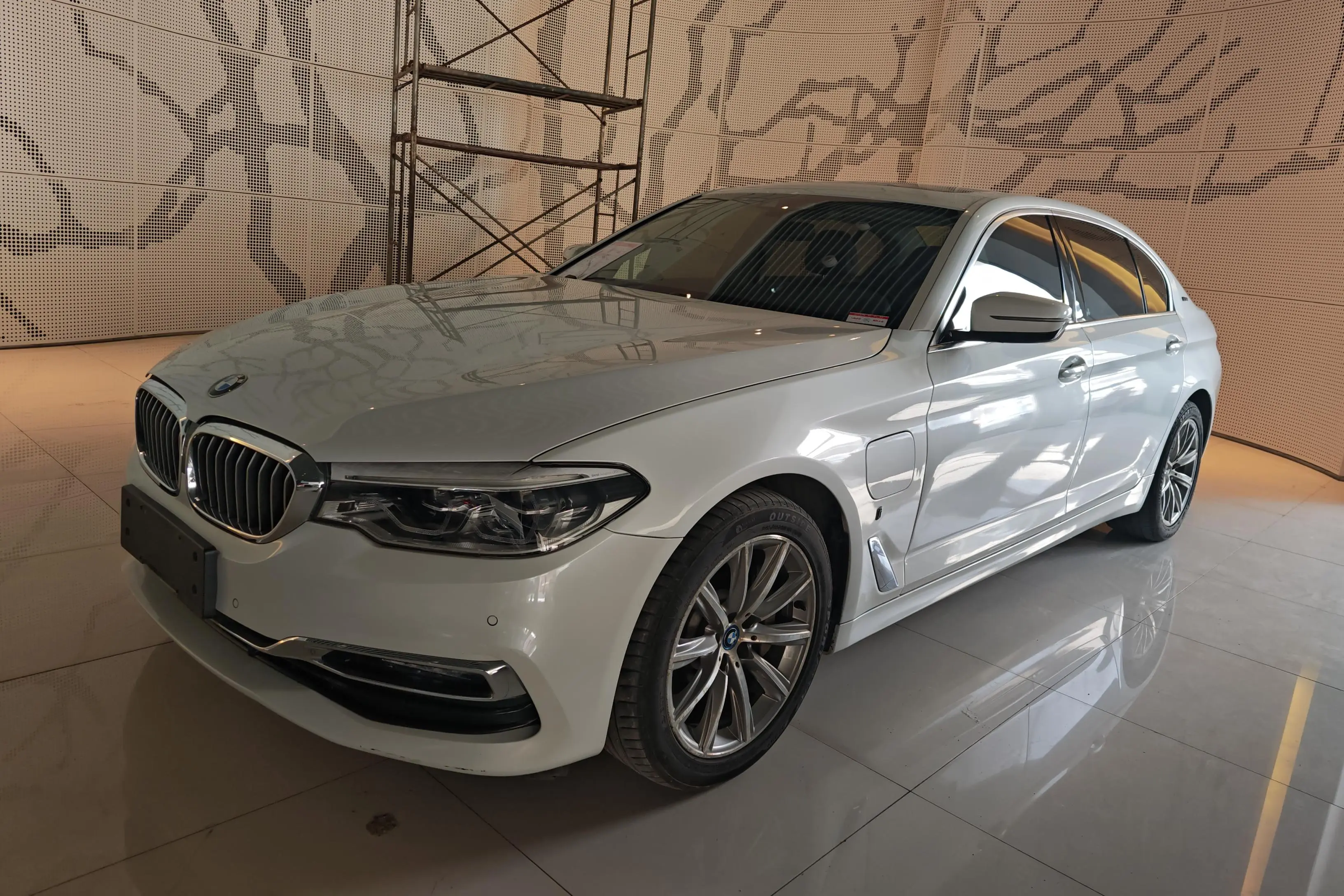 BMW 5 Series PHEV  из Китая