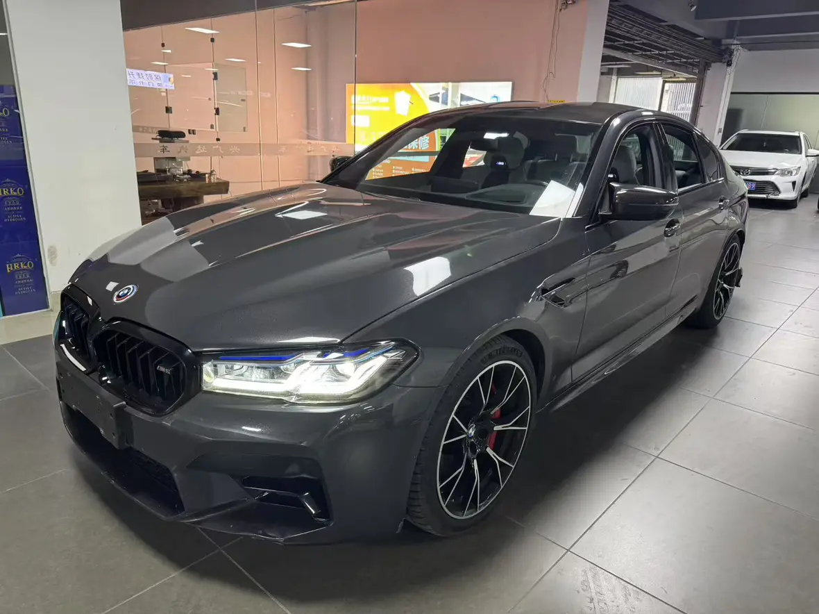 BMW M5  из Китая