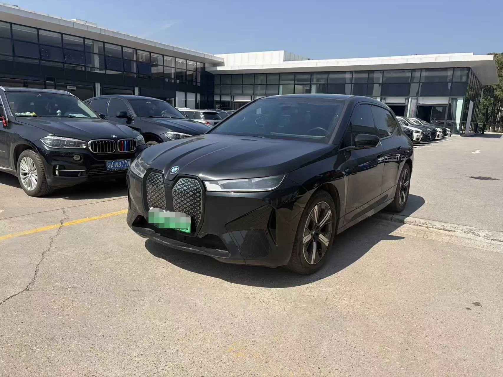 BMW iX  из Китая