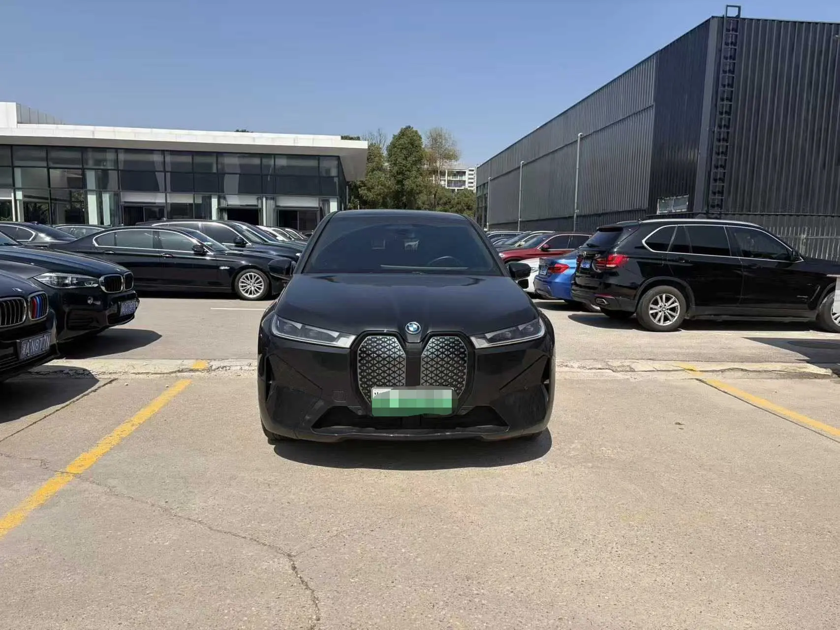 BMW iX  из Китая