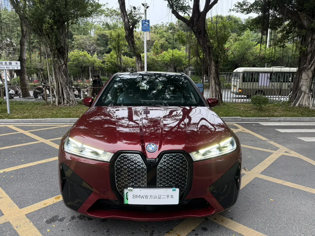 BMW iX  из Китая