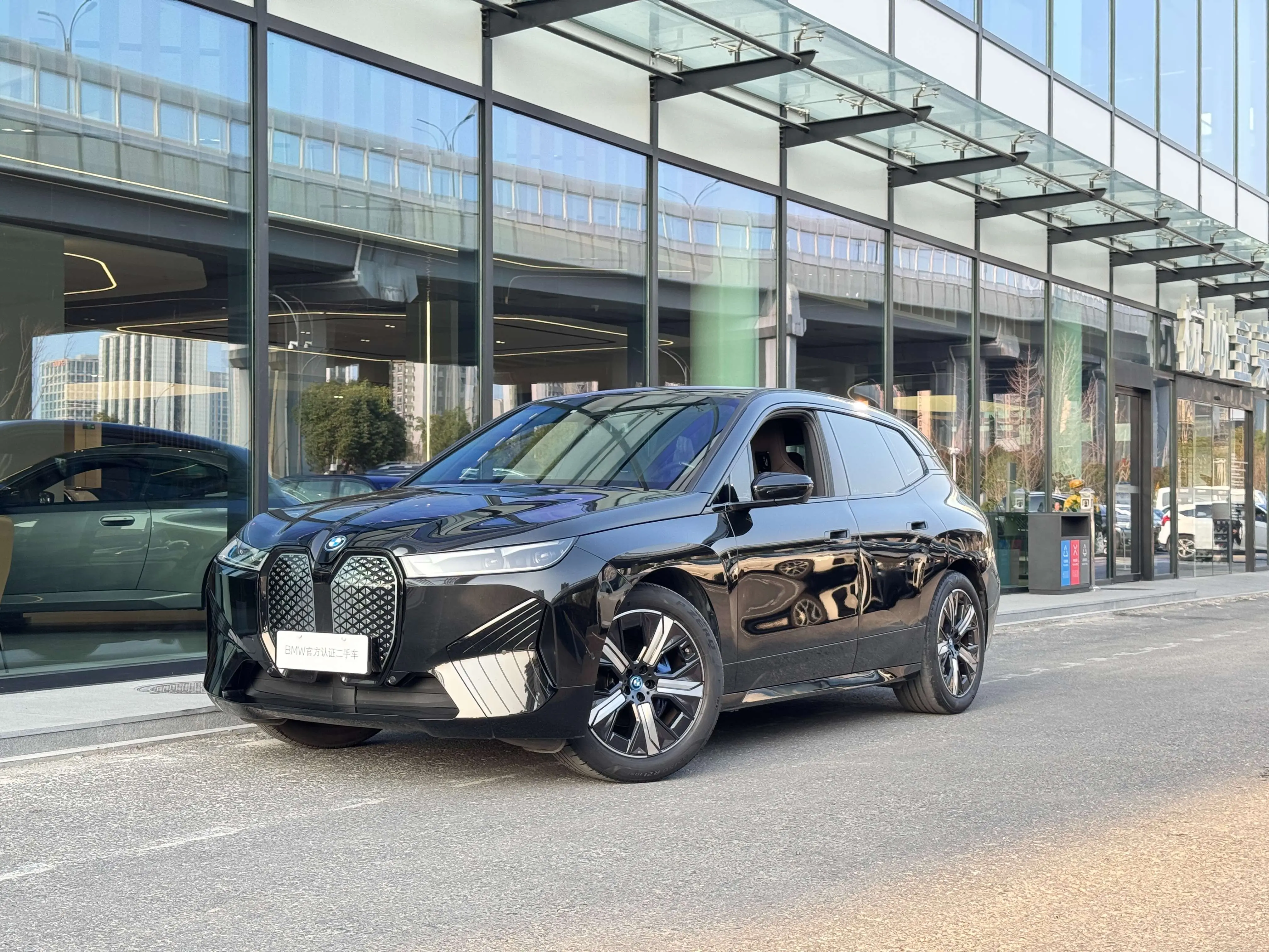 BMW iX  из Китая