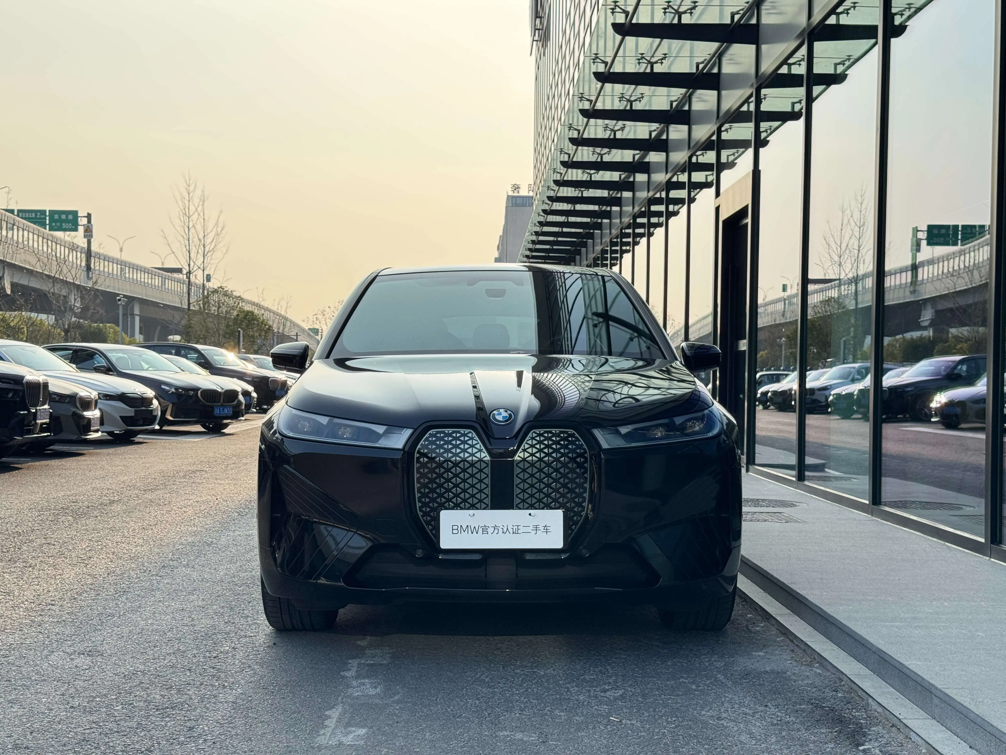 BMW iX  из Китая