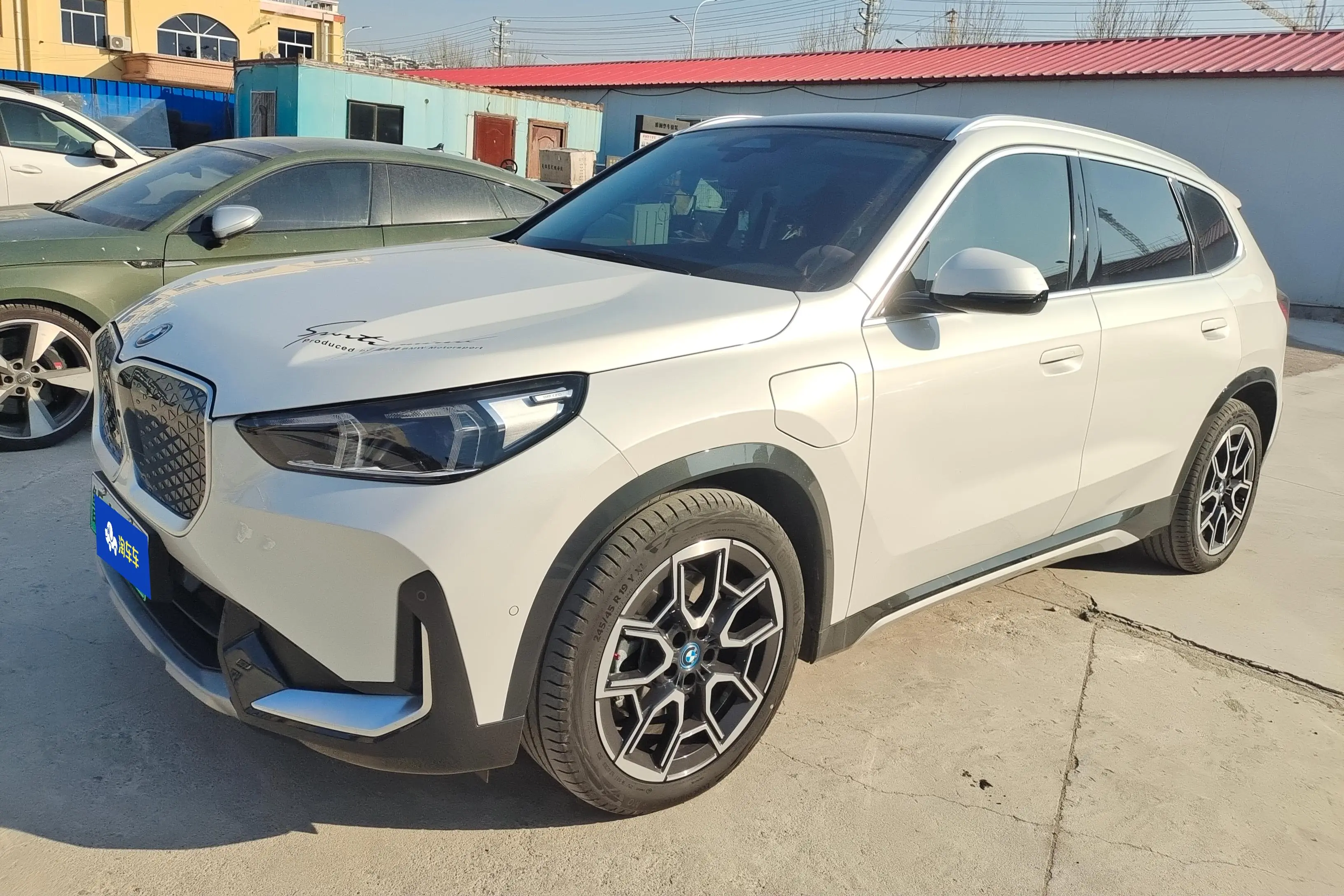 BMW iX1