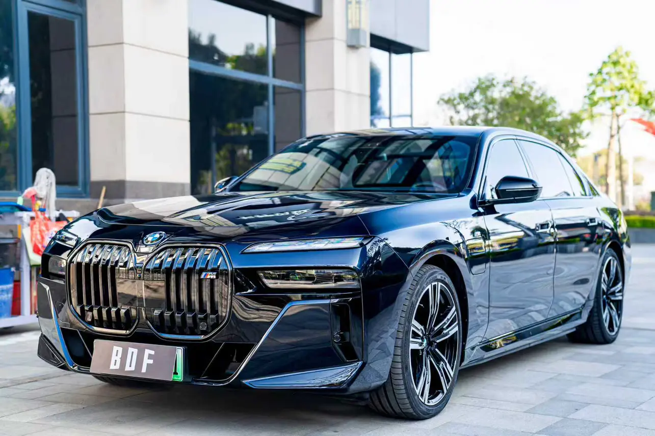 BMW i7