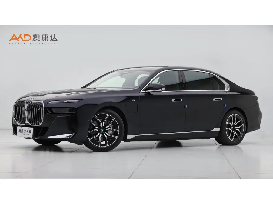 BMW i7