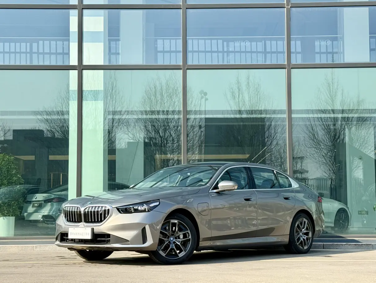 BMW i5