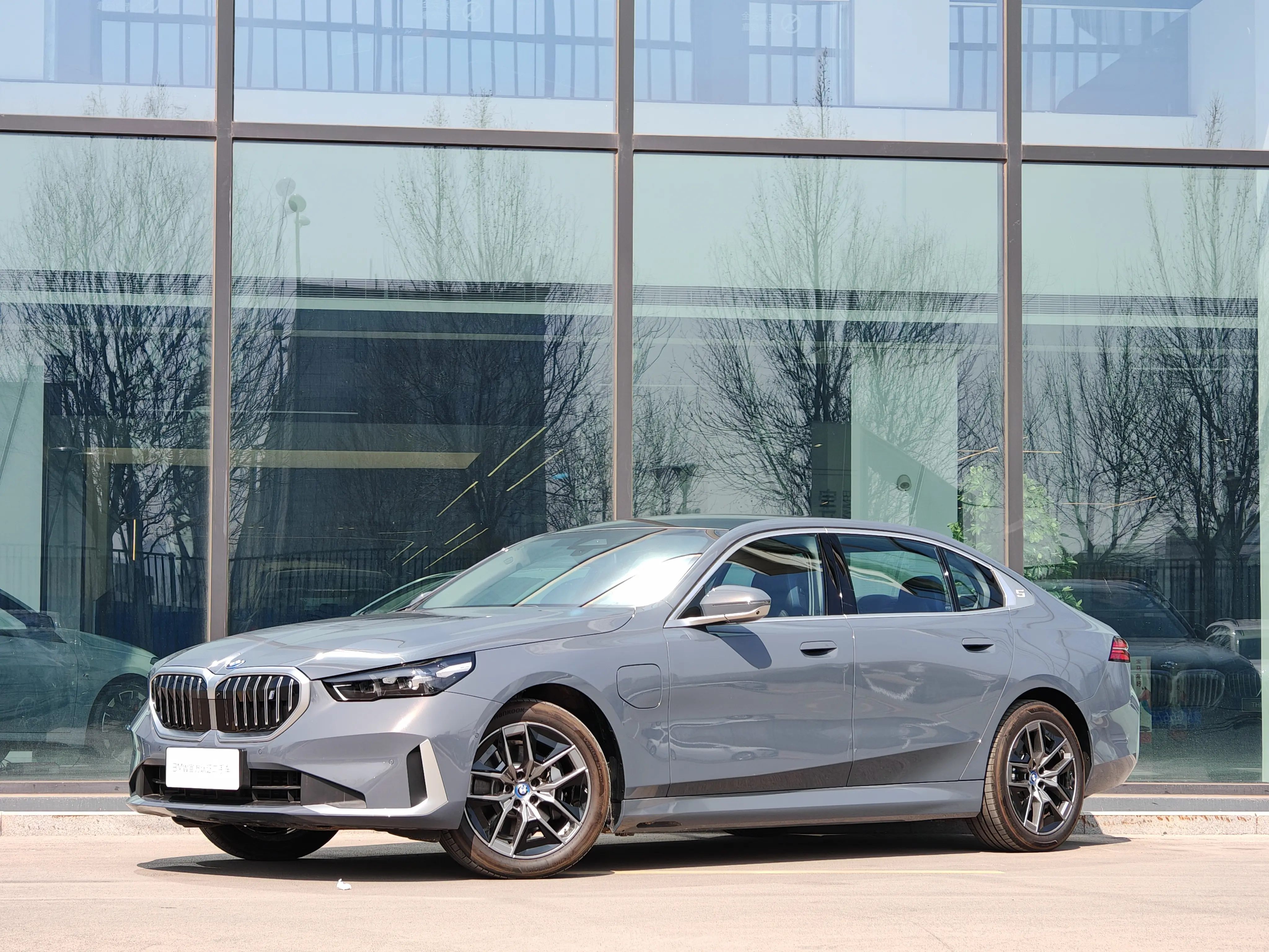BMW i5