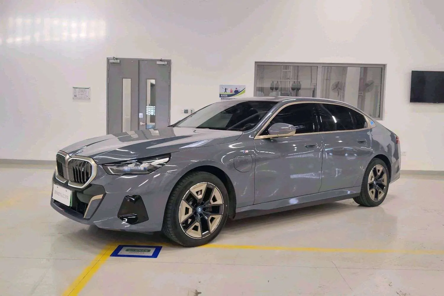 BMW i5