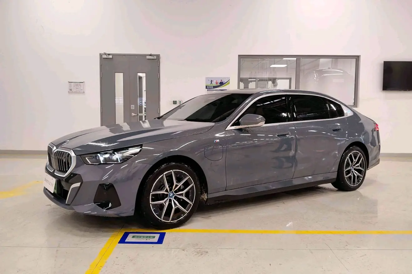 BMW i5  из Китая