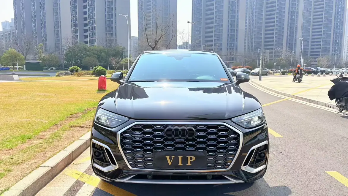Audi Q5L Sportback  из Китая