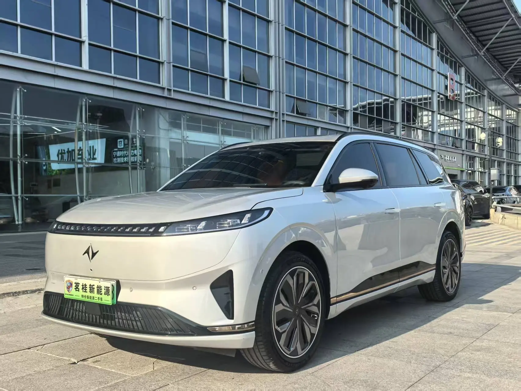Dongfeng Eπ008