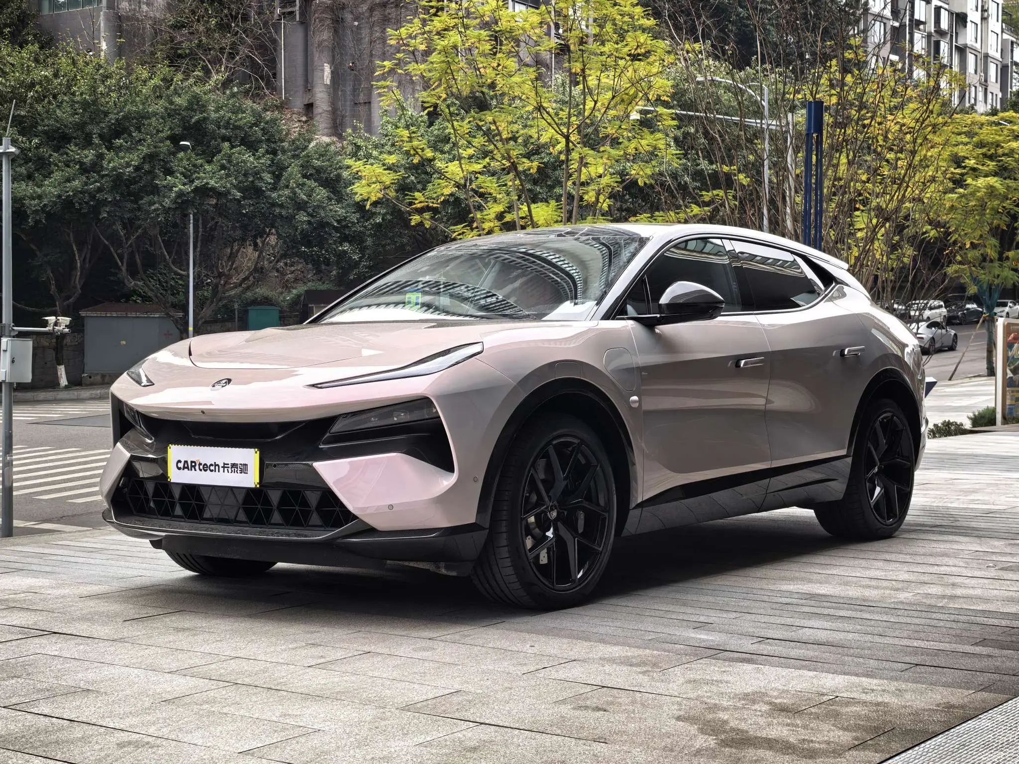 Lotus Eletre  из Китая