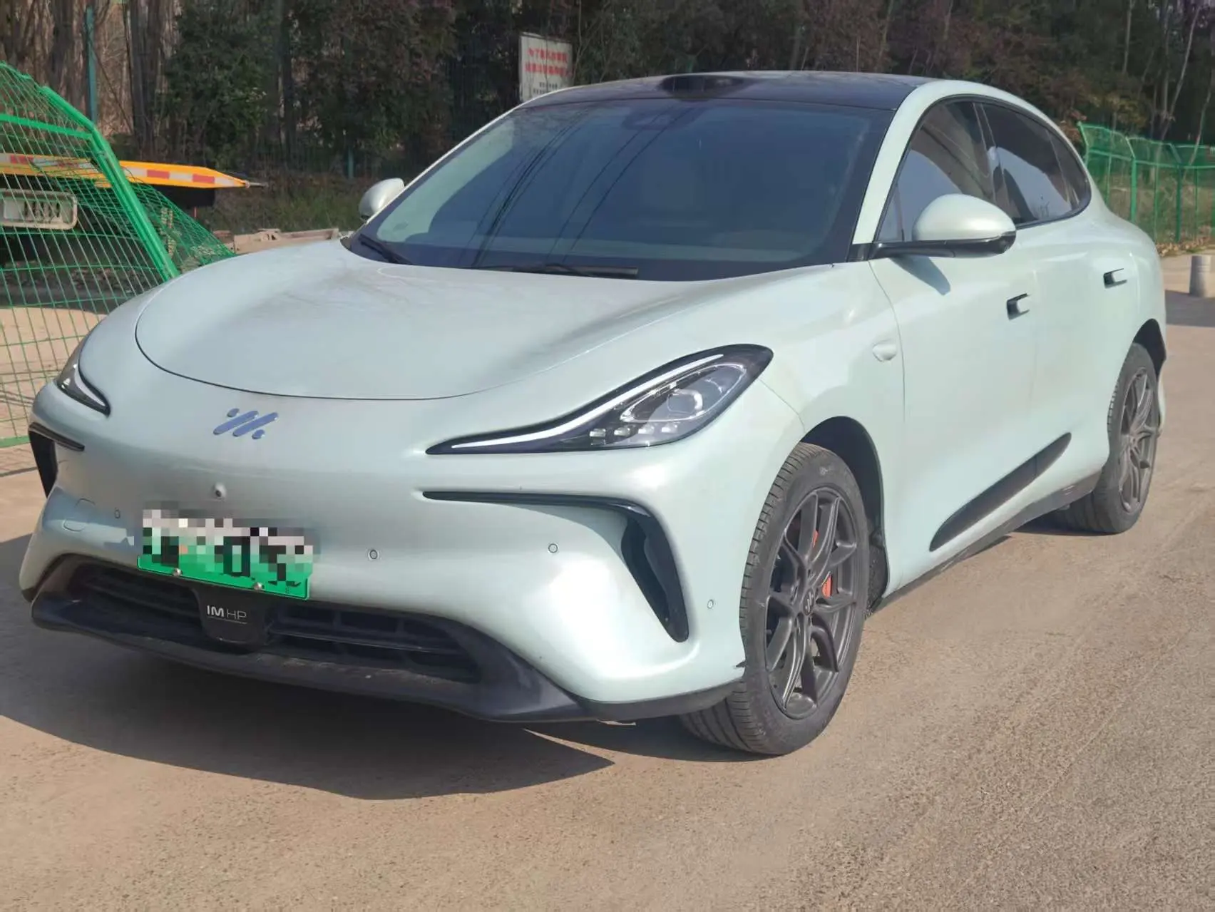 Zhiji LS6  из Китая