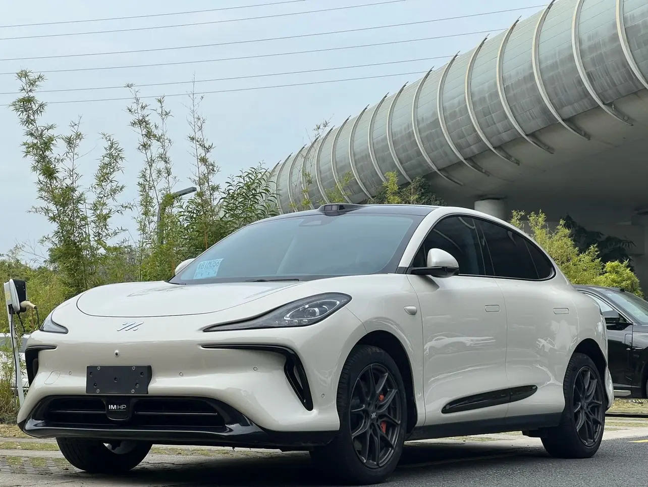 Zhiji LS6  из Китая