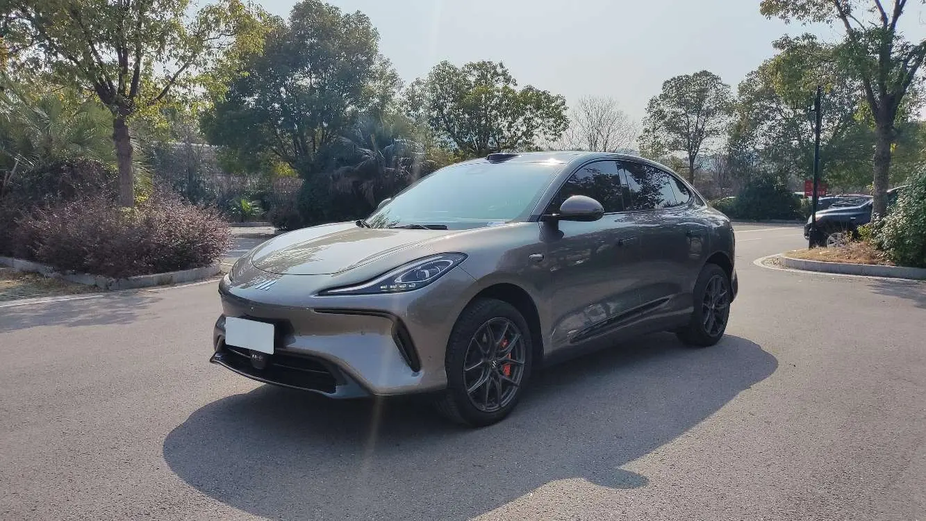 Zhiji LS6  из Китая