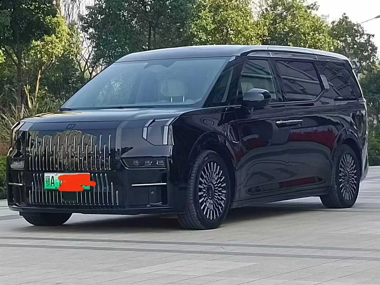 ZEEKR 009  из Китая