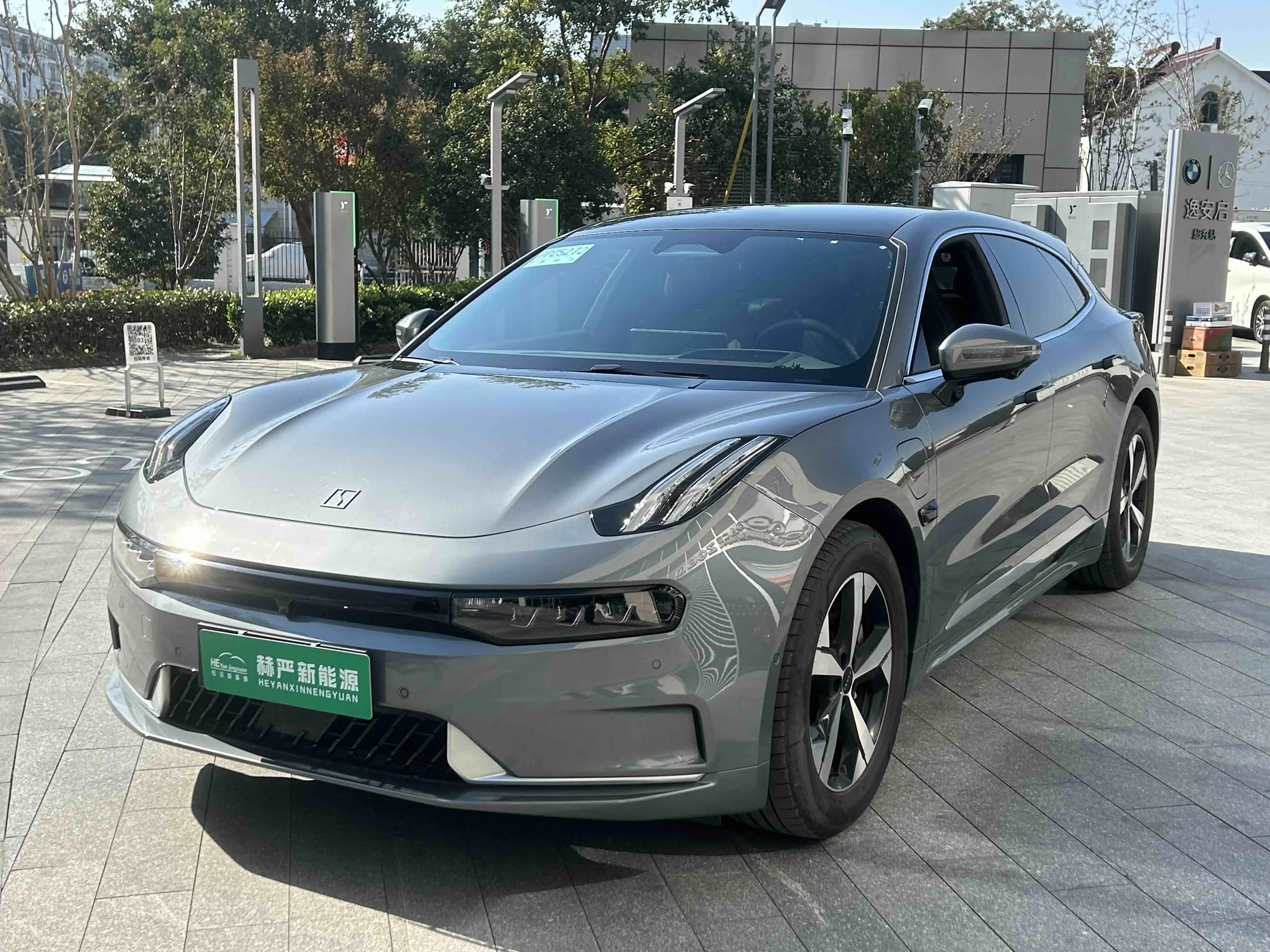 ZEEKR 001