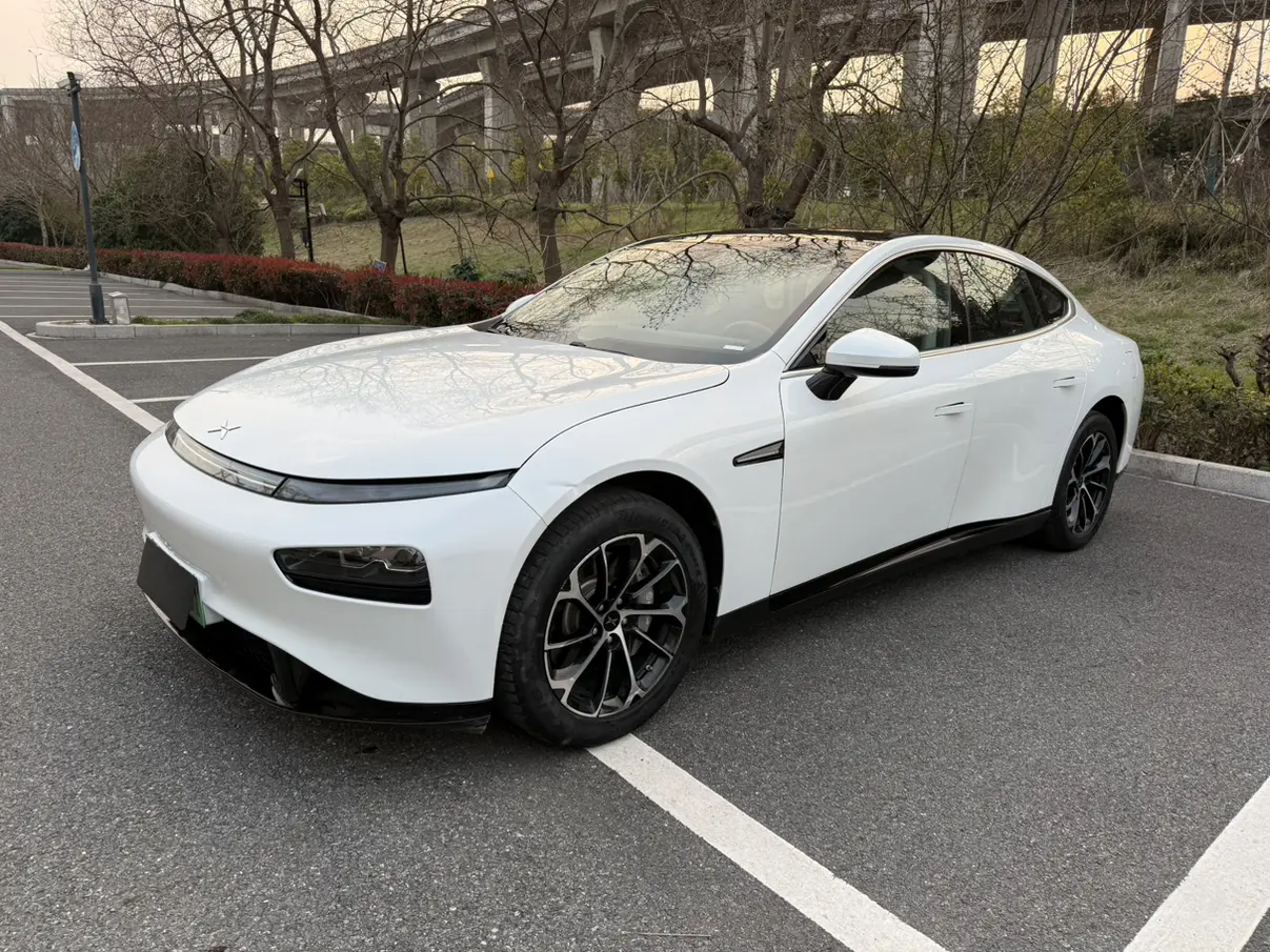 Xpeng P7  из Китая