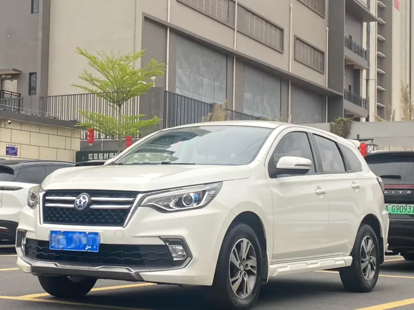 Kai Chen Venucia T70