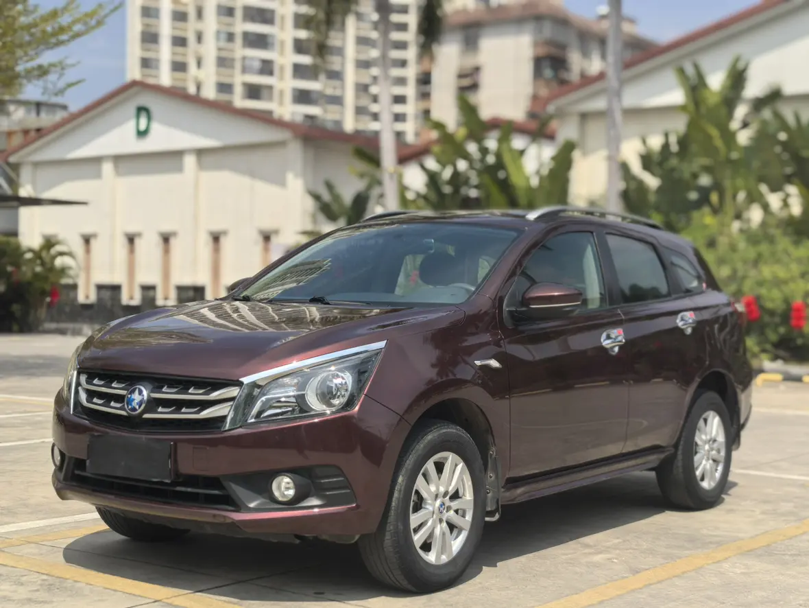 Kai Chen Venucia T70