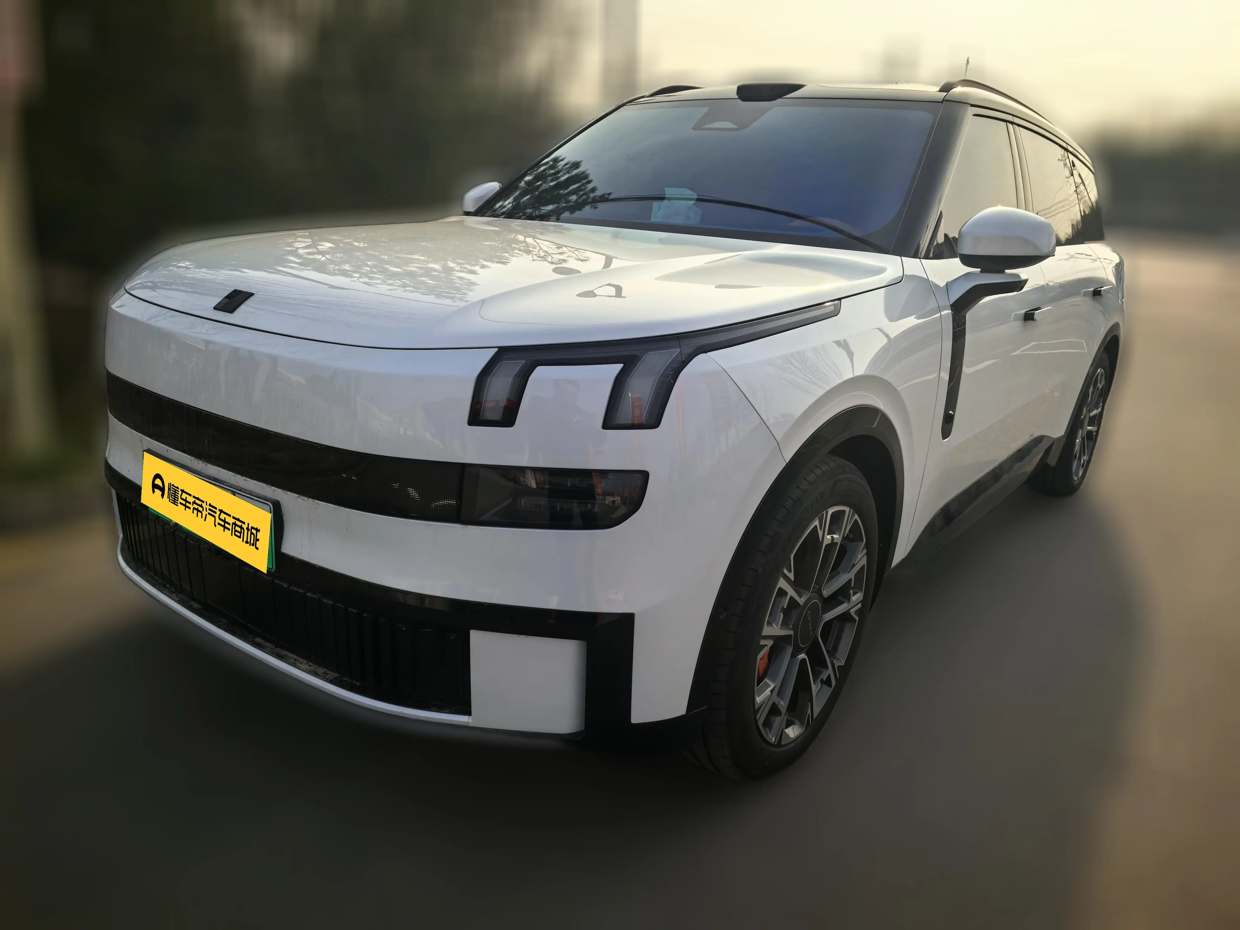 Lynk & Co 900