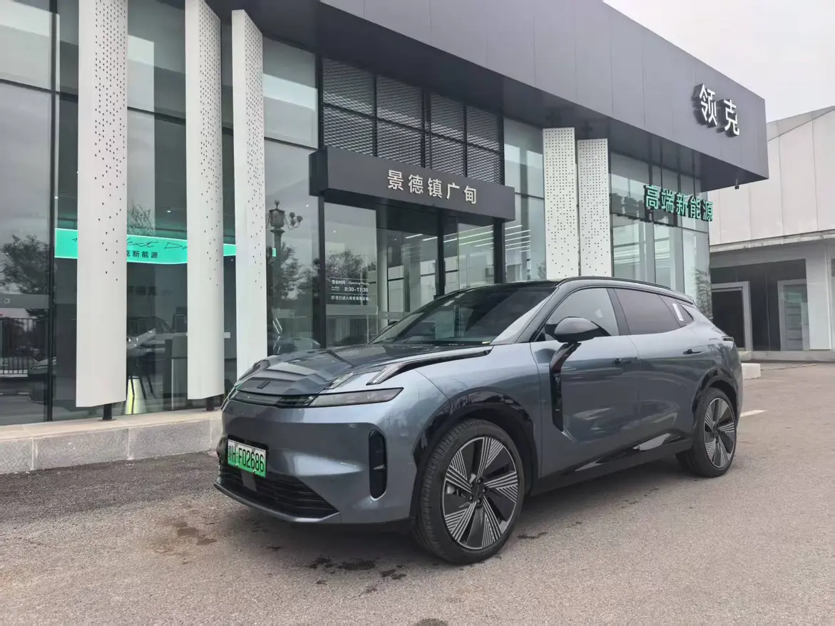 Lynk & Co 08 EM-P