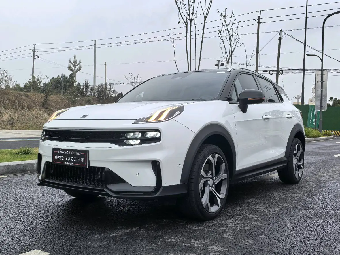 Lynk & Co 06