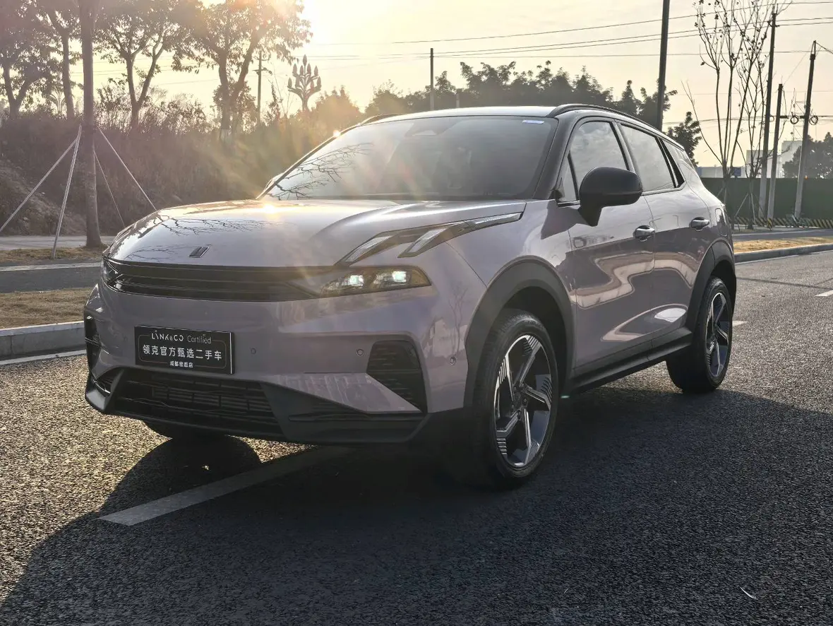 Lynk & Co 06