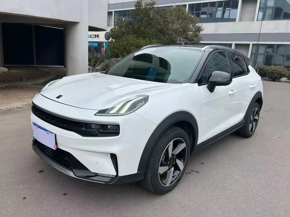 Lynk & Co 06