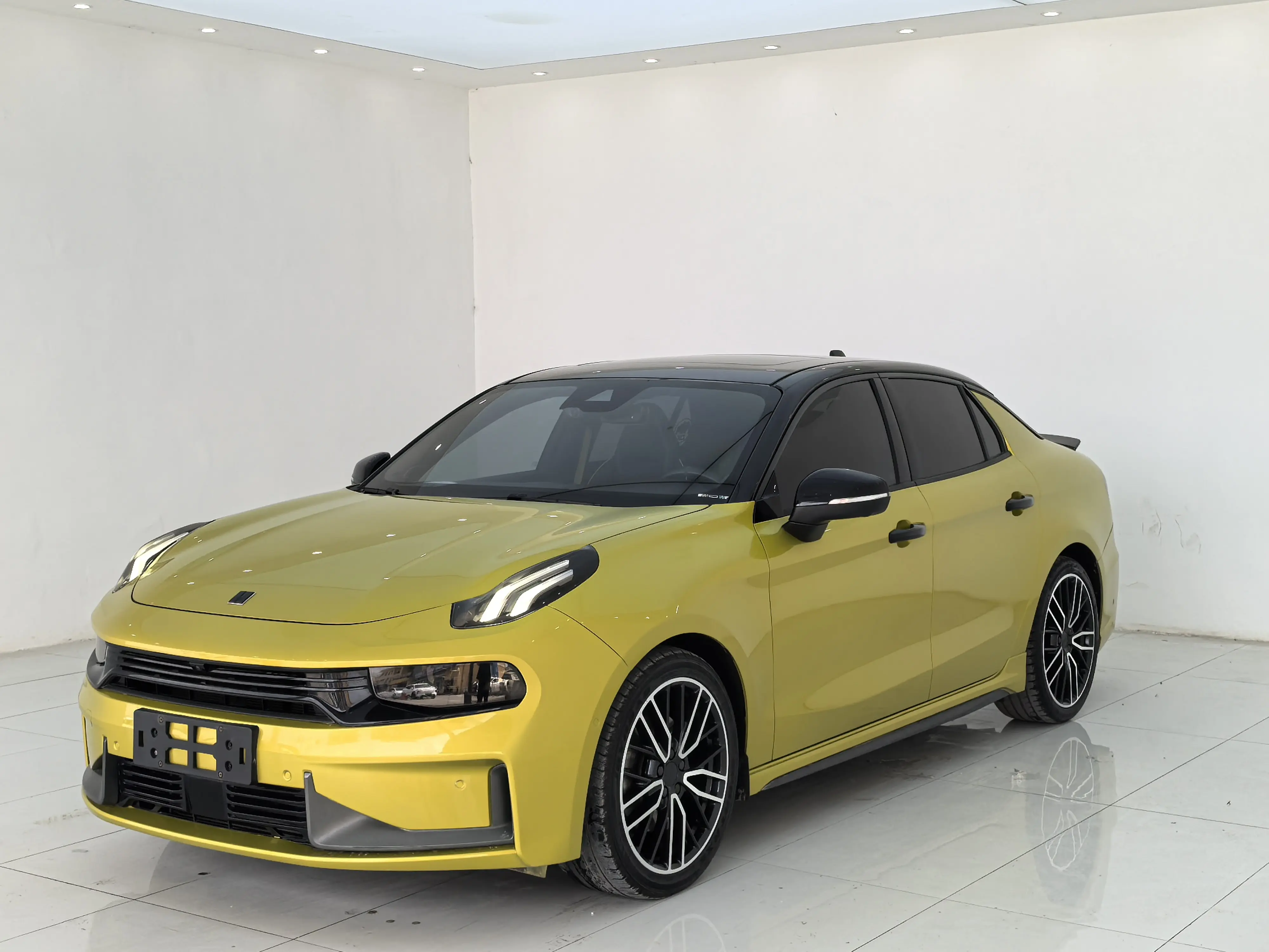 Lynk & Co 03