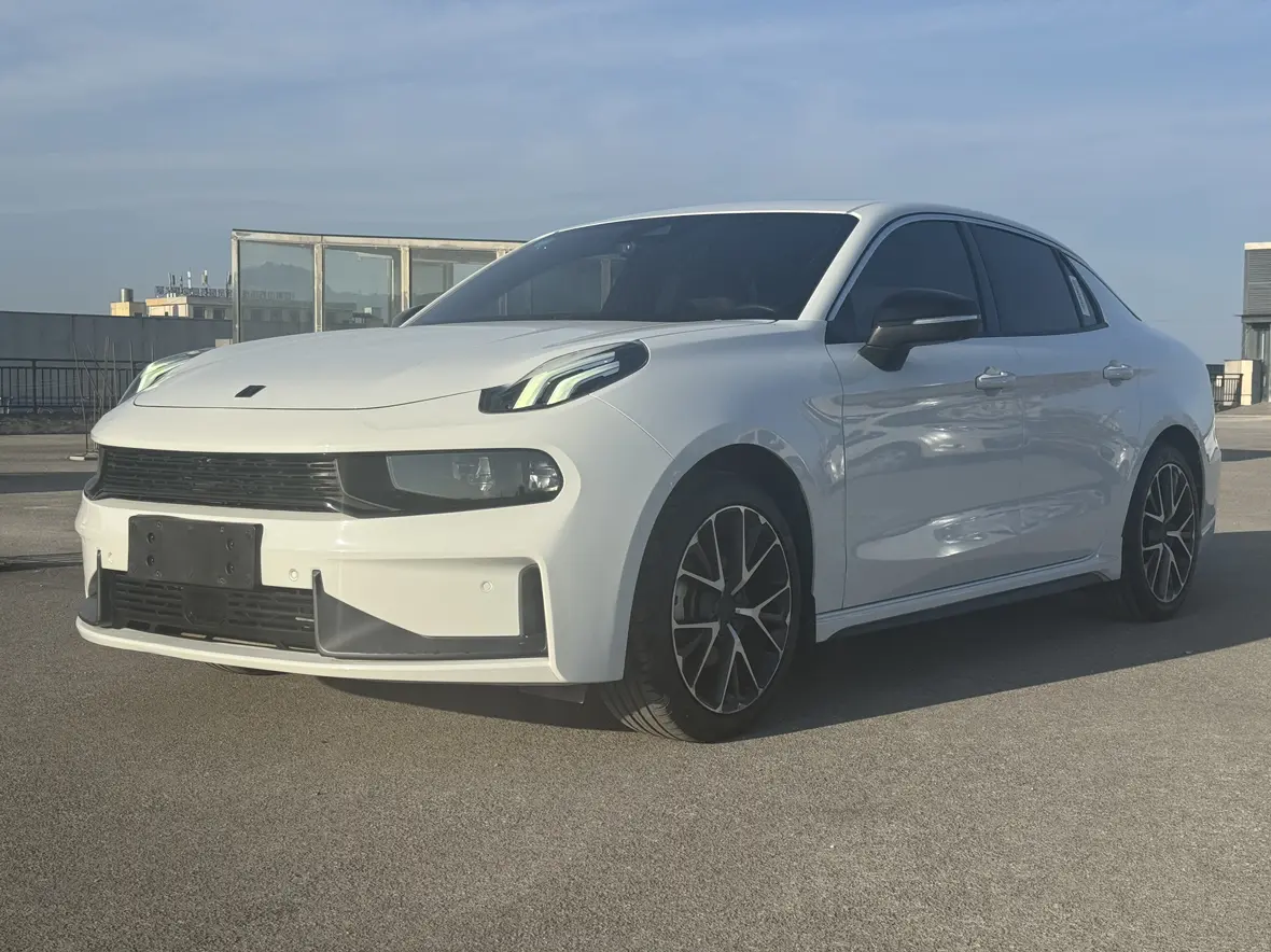 Lynk & Co 03