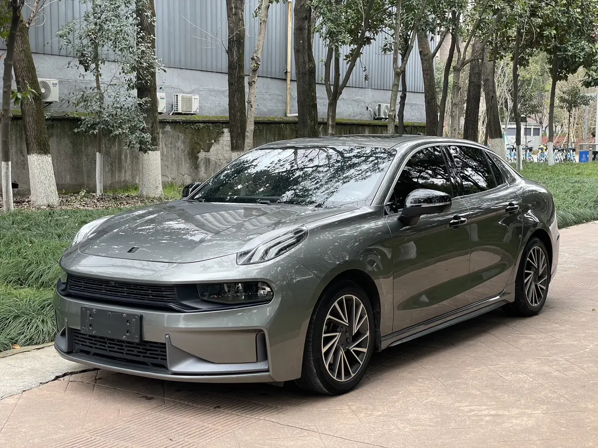 Lynk & Co 03