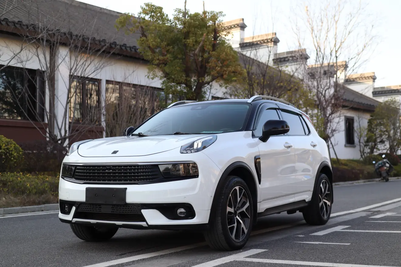Lynk & Co 01
