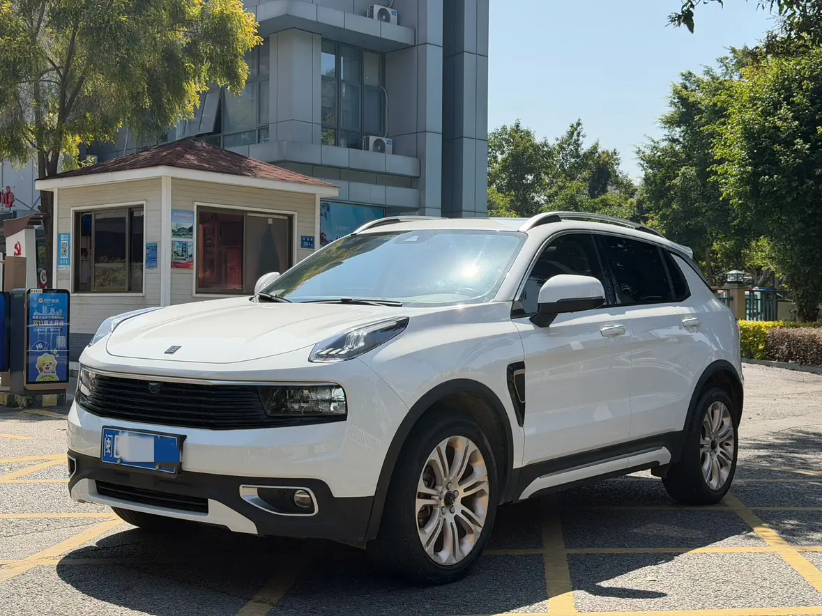Lynk & Co 01