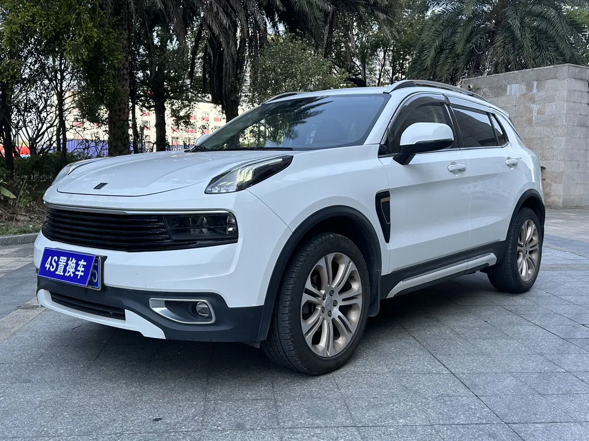 Lynk & Co 01